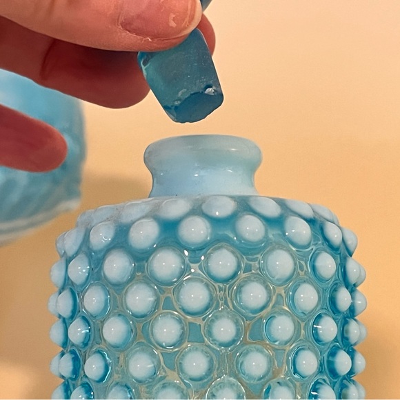 Vintage Hobnail Blue Fenton perfume bottle - Picture 3 of 6